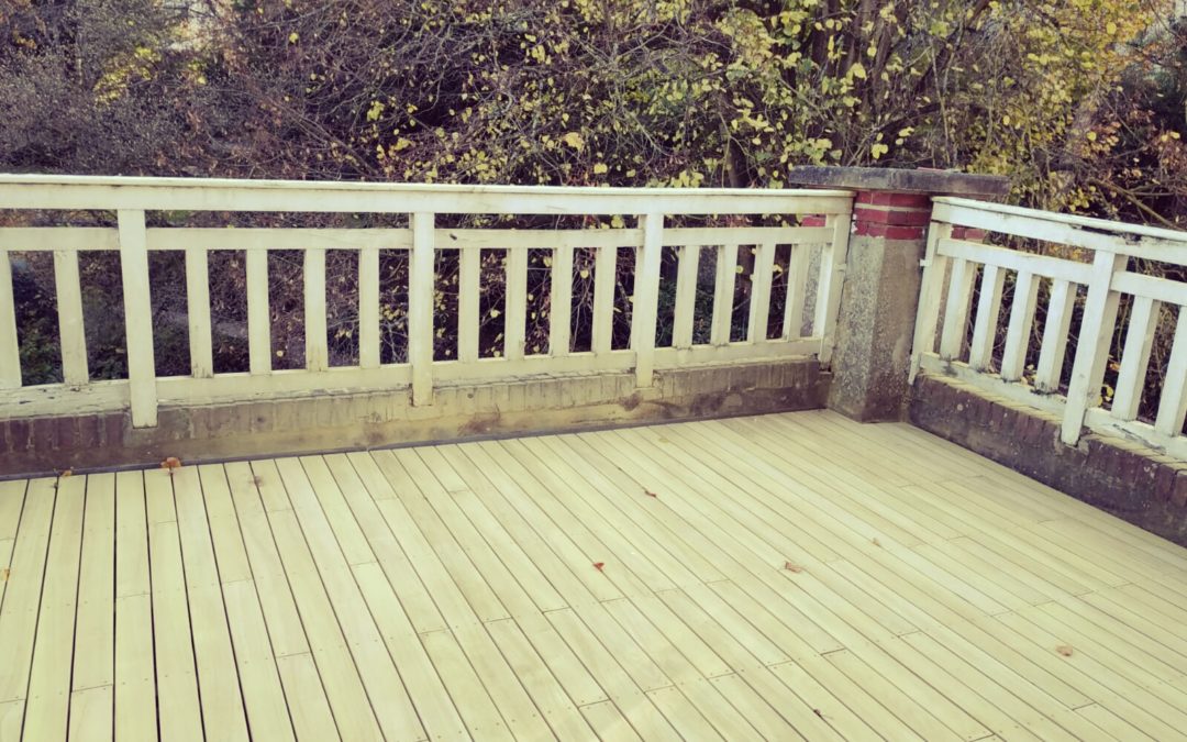 Terrasse en robinier et garde-corps en chêne à LAVAL (53)