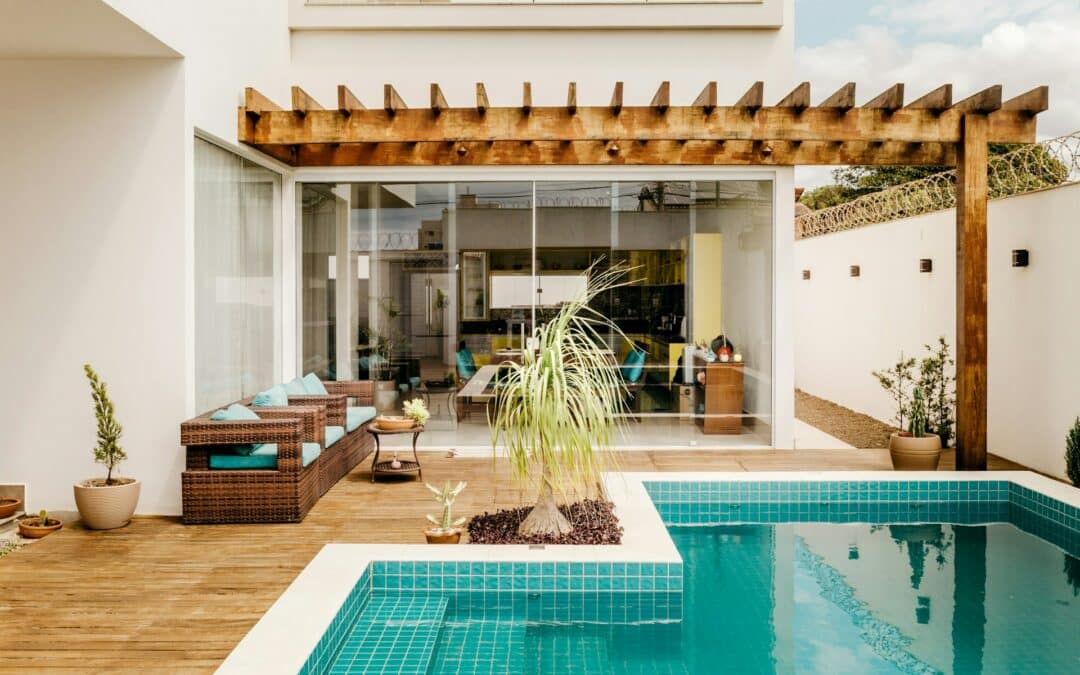 Quel est le meilleur bois pour une terrasse de piscine ?
