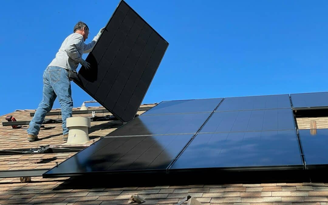 Surimposition ou intégration : quelle méthode de pose choisir pour ses panneaux solaires ?